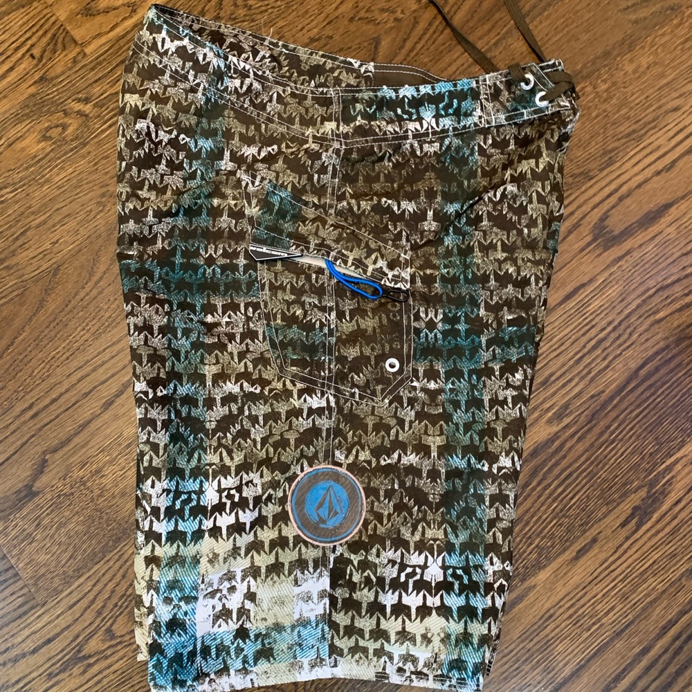 Volcom board shorts size 36 - Picture 6 of 6